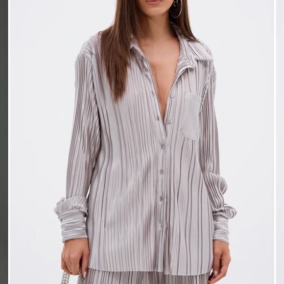 AKIRA Metallic Gray Button Down Shirt - Picture 2 of 7